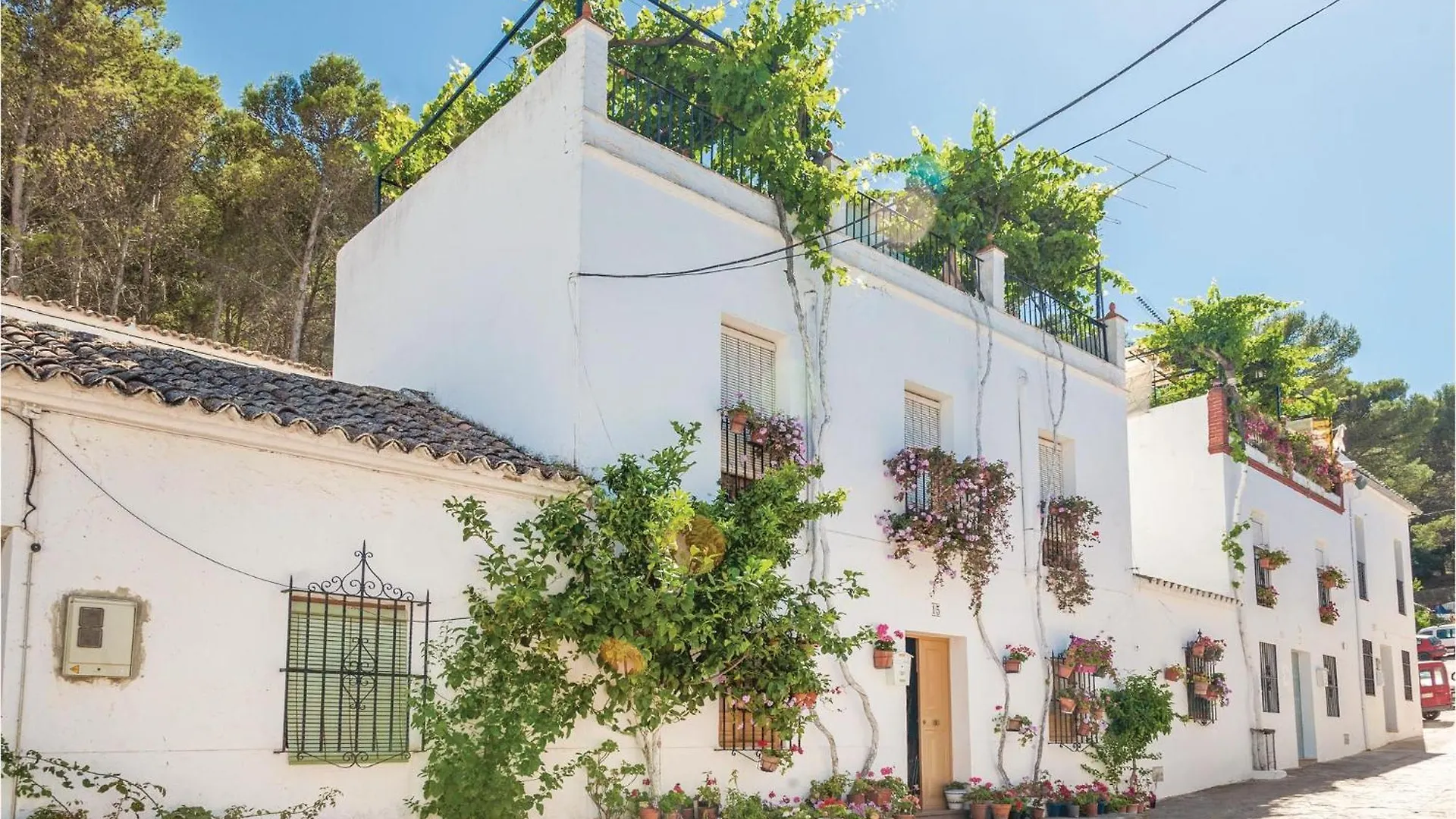 Cozy Home In El Gastor With Kitchen Holiday home